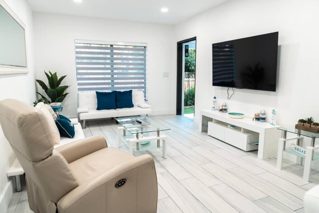 Luxury Retreat 3B ,2Ba Pool , Coral Gables Center Villa Miami Dış mekan fotoğraf