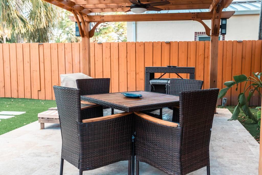 Luxury Retreat 3B ,2Ba Pool , Coral Gables Center Villa Miami Dış mekan fotoğraf